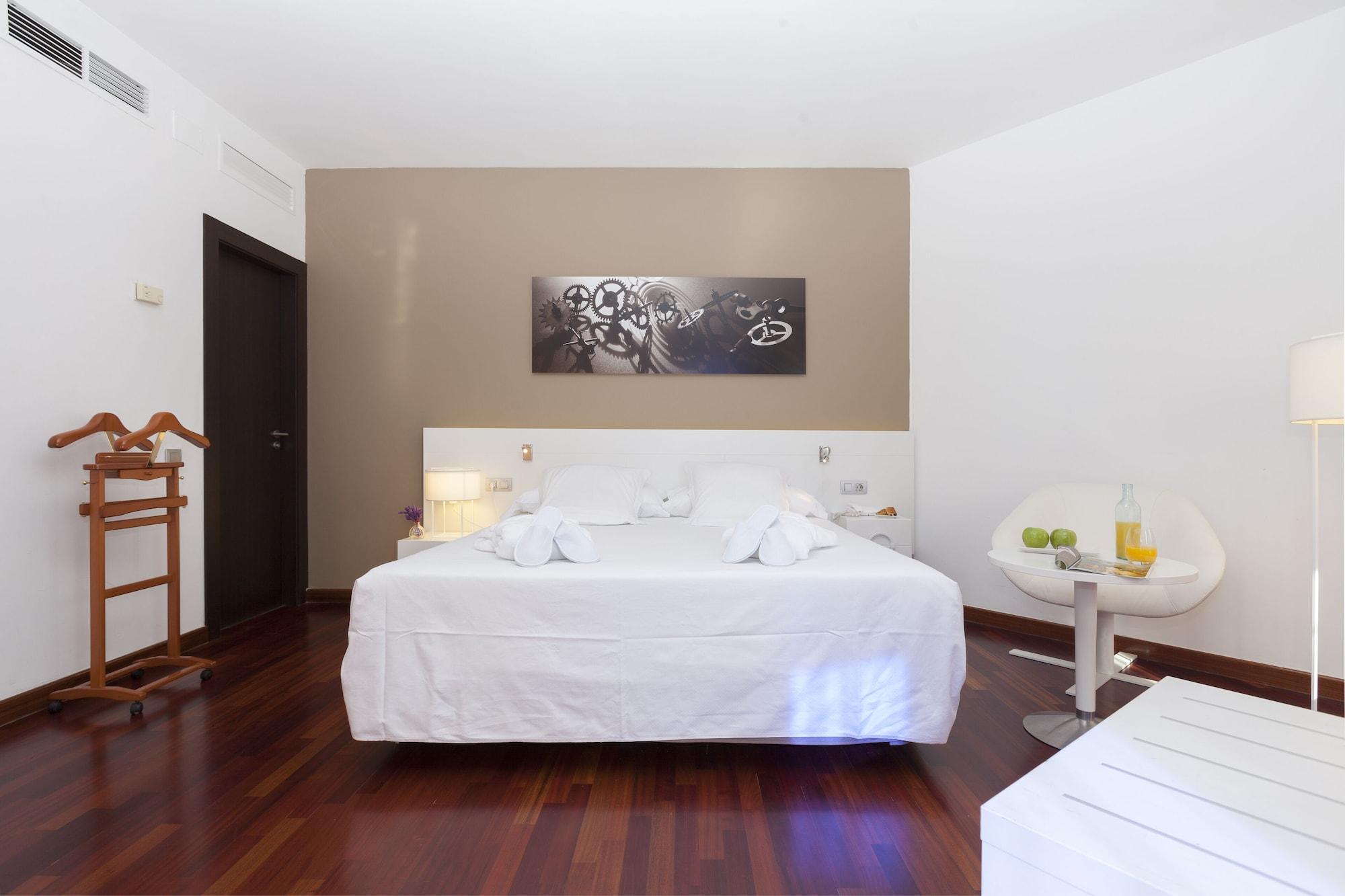 Urh Ciutat De Mataro Hotel Exterior photo