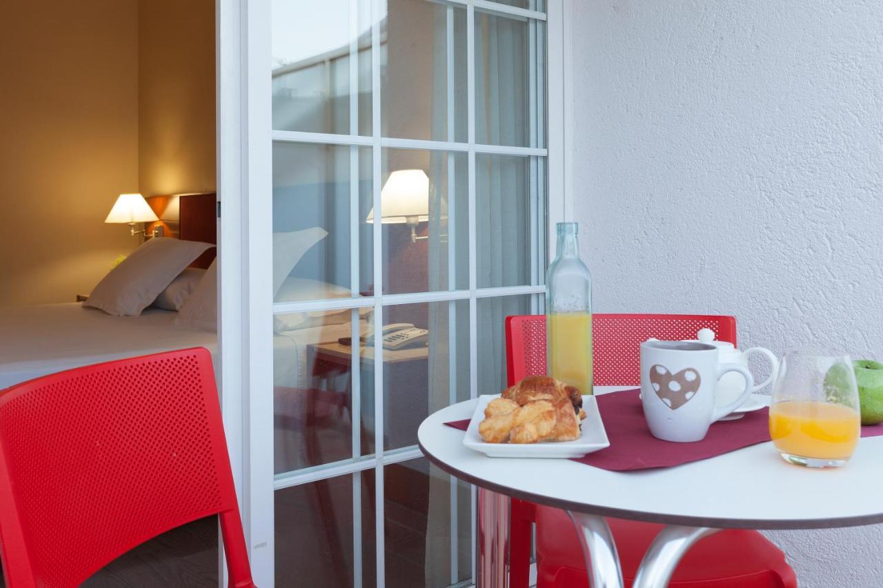 Urh Ciutat De Mataro Hotel Exterior photo